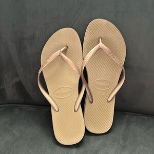 Havaianas Gold Flip Flops - size 9/10